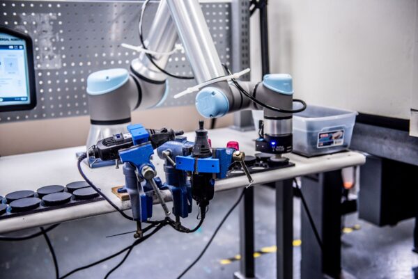 Extreme-Molding-Robot-for-efficiency-quality-and-sustainability-practices-600x401