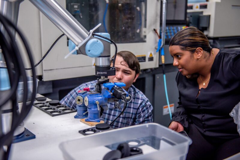 Extreme-Molding-Team-Conducting-Quality-Assurance-and-Traceability-800x534