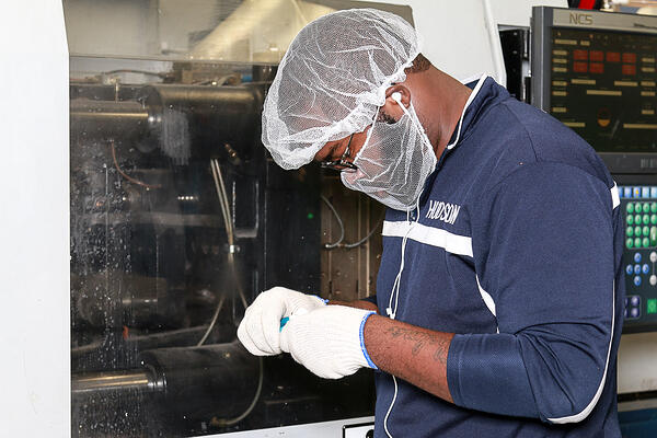 Extreme Molding employee works in Medical Injection Molding