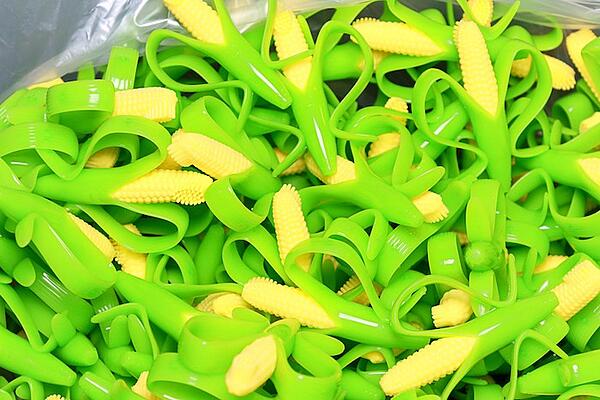 large-volume-of-baby-banana-brush-parts-in-production